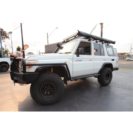 White off-road vehicle fitted with rockarmor steel rockslider checker plate step for Toyota Landcruiser 76 79 series 2007-2018 4 door