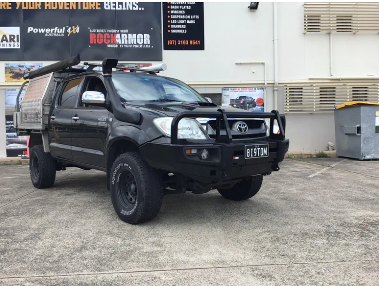 ROCKARMOR PREMIUM STEEL BULLBAR TO SUIT TOYOTA HILUX N70 2005 - 2011 (BUMPER CUT)