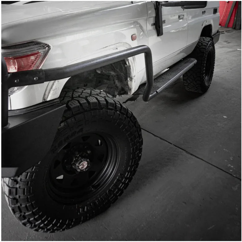 White off-road vehicle featuring rockarmor steel rockslider checker plate step for Toyota Landcruiser 76 79 series 4 door
